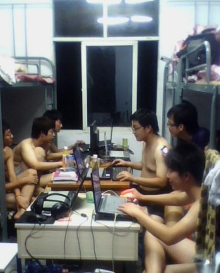  大学 宿舍奇葩多  校园趣事 囧图集 - 游戏频道|佛