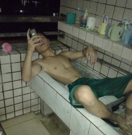  大学 宿舍奇葩多  校园趣事 囧图集 - 游戏频道|佛