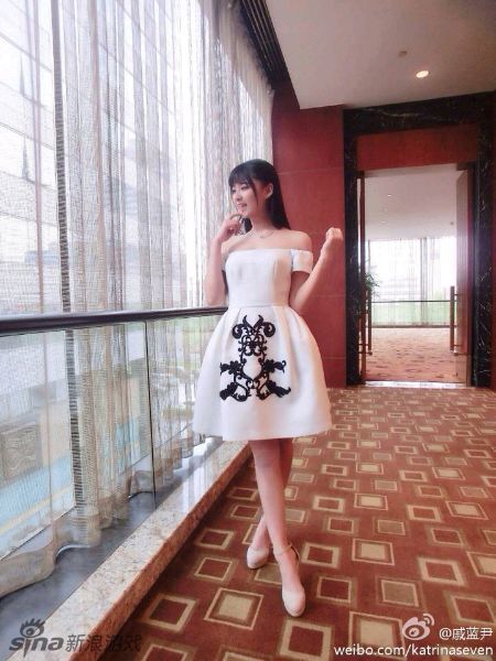 90后女神戚蓝尹被喷绿茶婊