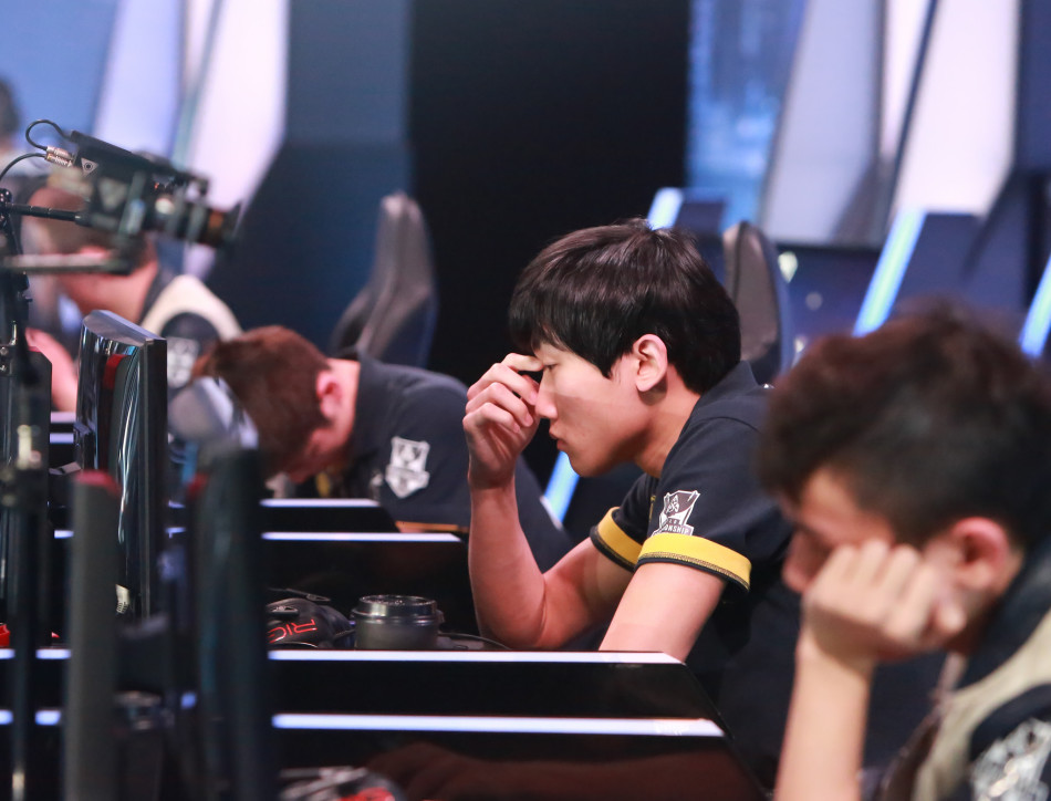 S4半决赛皇族 vs OMG 现场图集 - 游戏频道|佛