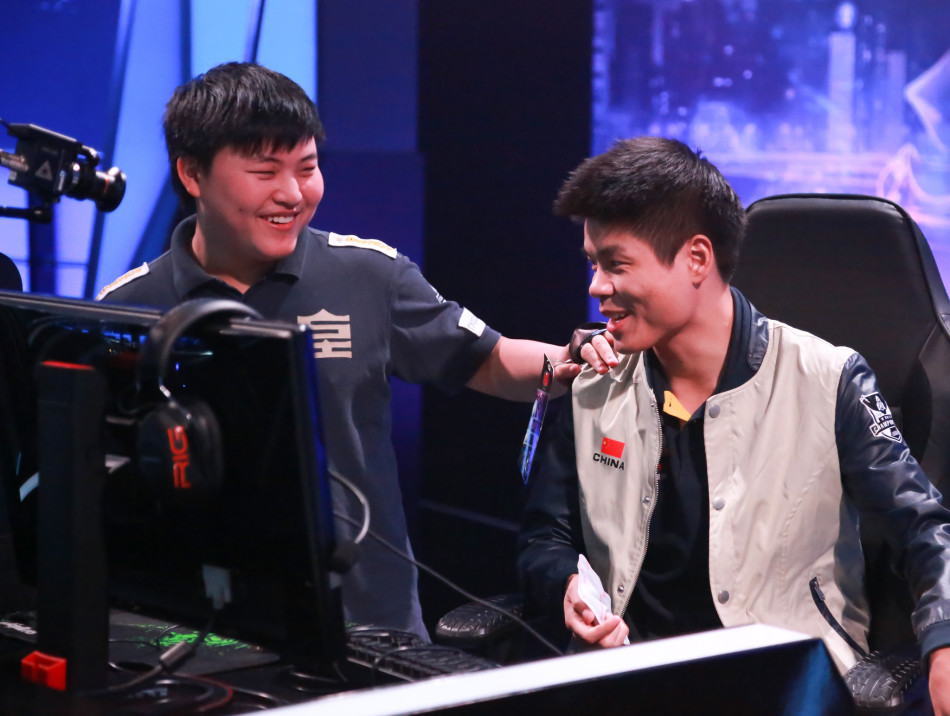 S4半决赛皇族 vs OMG 现场图集 - 游戏频道|佛