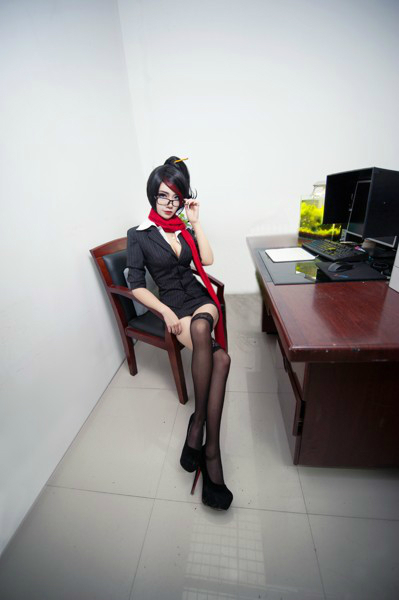 > lol火辣女校长cos:剑姬黑丝调教