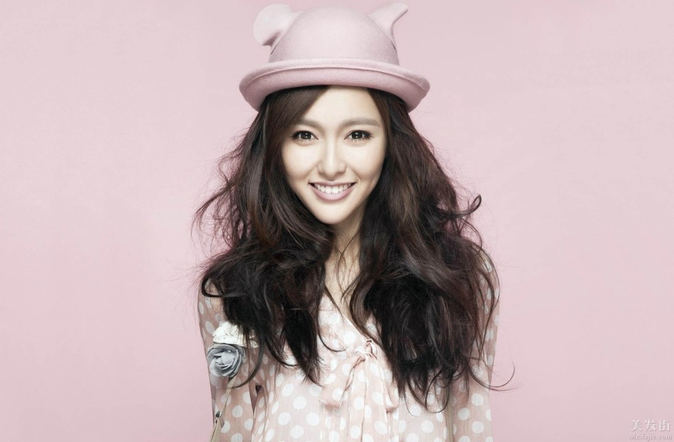 华丽转身 十亿女王唐嫣出任游戏形象代言人_Z