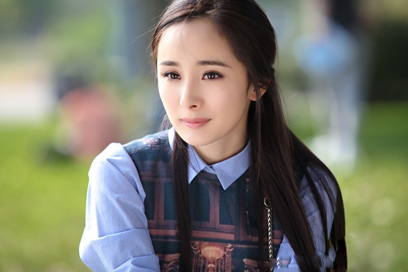 数钱数到手发软 国民女神杨幂代言手游大把捞