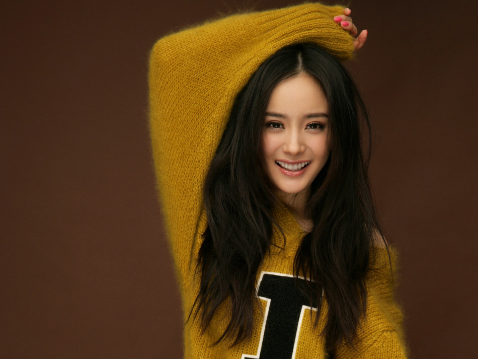 数钱数到手发软 国民女神杨幂代言手游大把捞