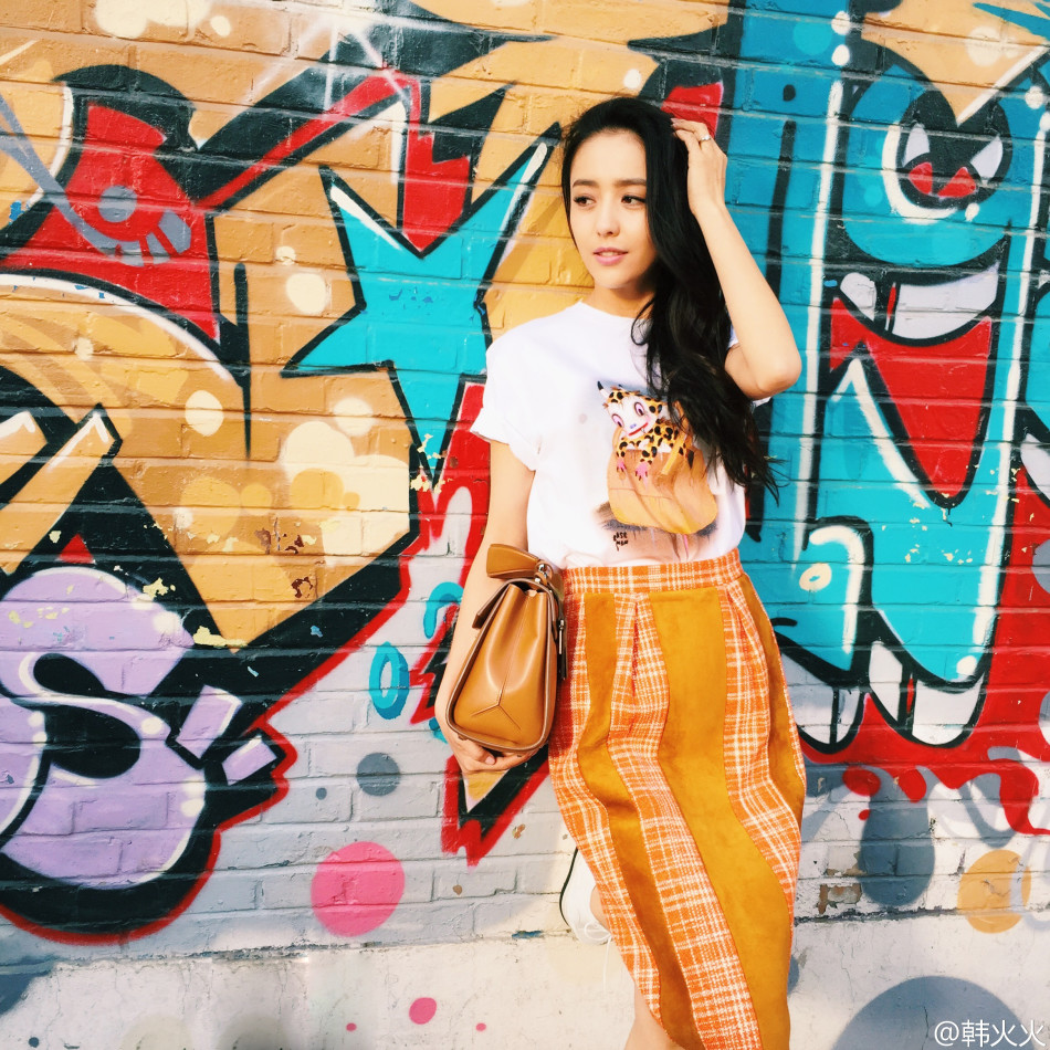 佟丽娅代言手游近日正式公测_中搜论坛_东西