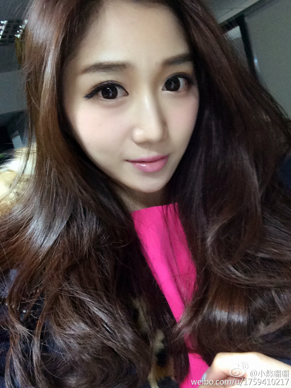 美女主播小悠珊珊加盟电竞比赛