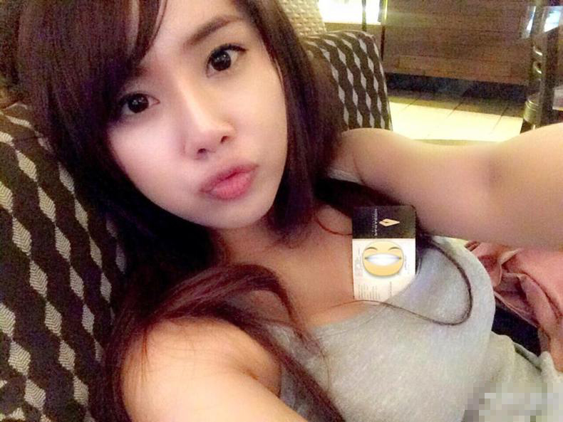 <em>泰国虎牙妹</em>穿著浴巾打电动 长相清纯_Z攻略-专