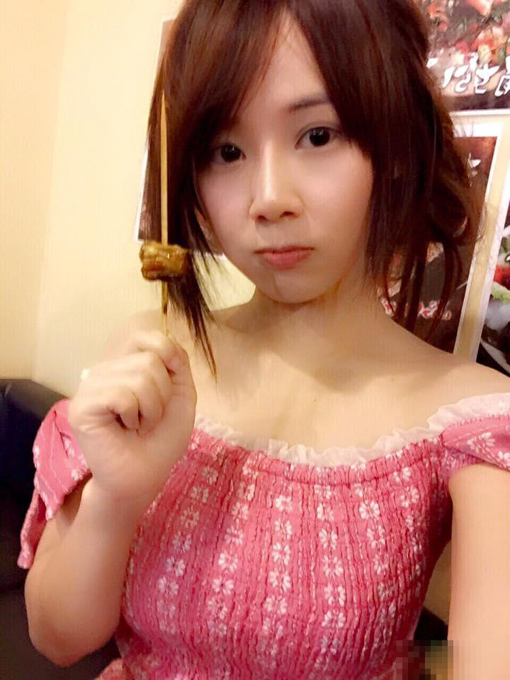 <em>泰国虎牙妹</em>穿著浴巾打电动 长相清纯_Z攻略-专