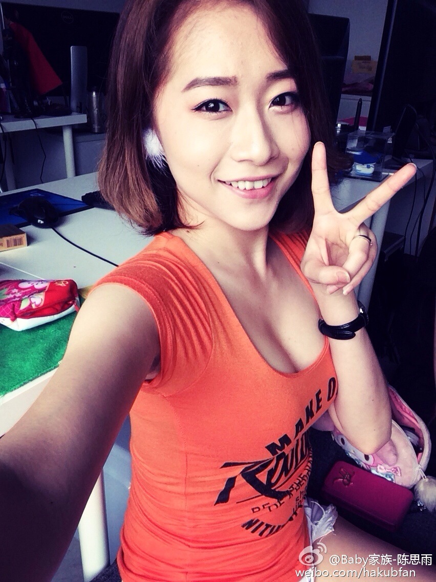 展会现场玩擦边球 女王陈思雨险被管理人员牵