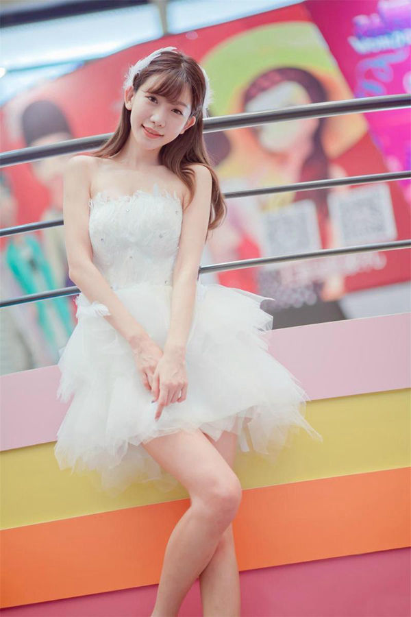 陈潇cj受宠 遭同台showgirl白眼