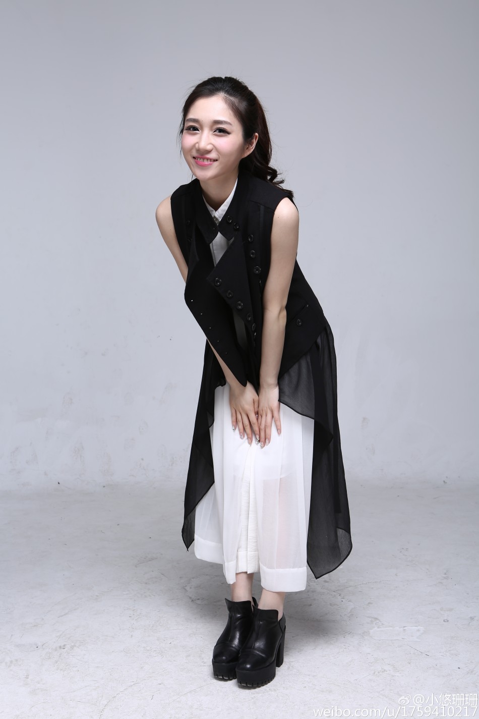 超美游戏女主播登上男人装 火辣身材一览无遗