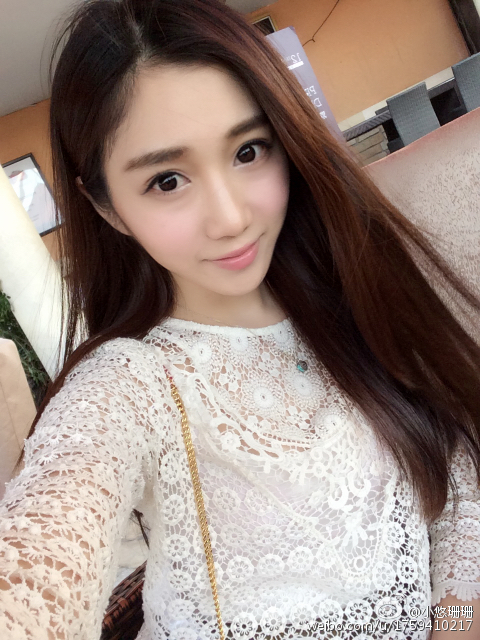 作为颜值与身材并存的女神级人物,lol最大的赛事lpl主持小悠从来都