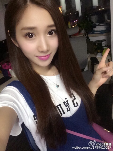 超美游戏女主播登上男人装 火辣身材一览无遗