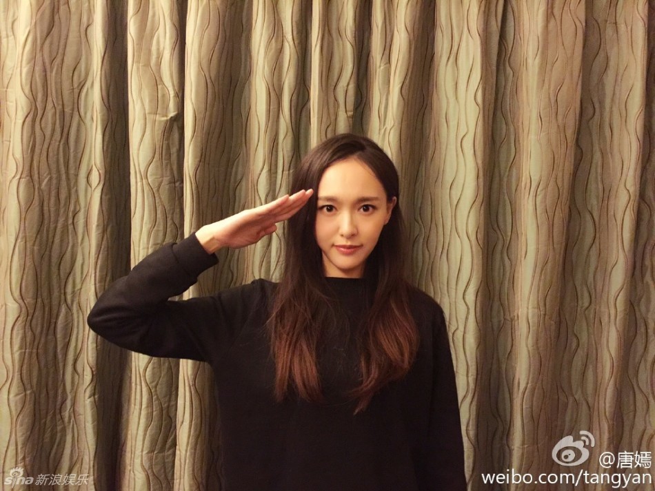 傻白甜专业户唐嫣游戏代言 新形象拍手游广告