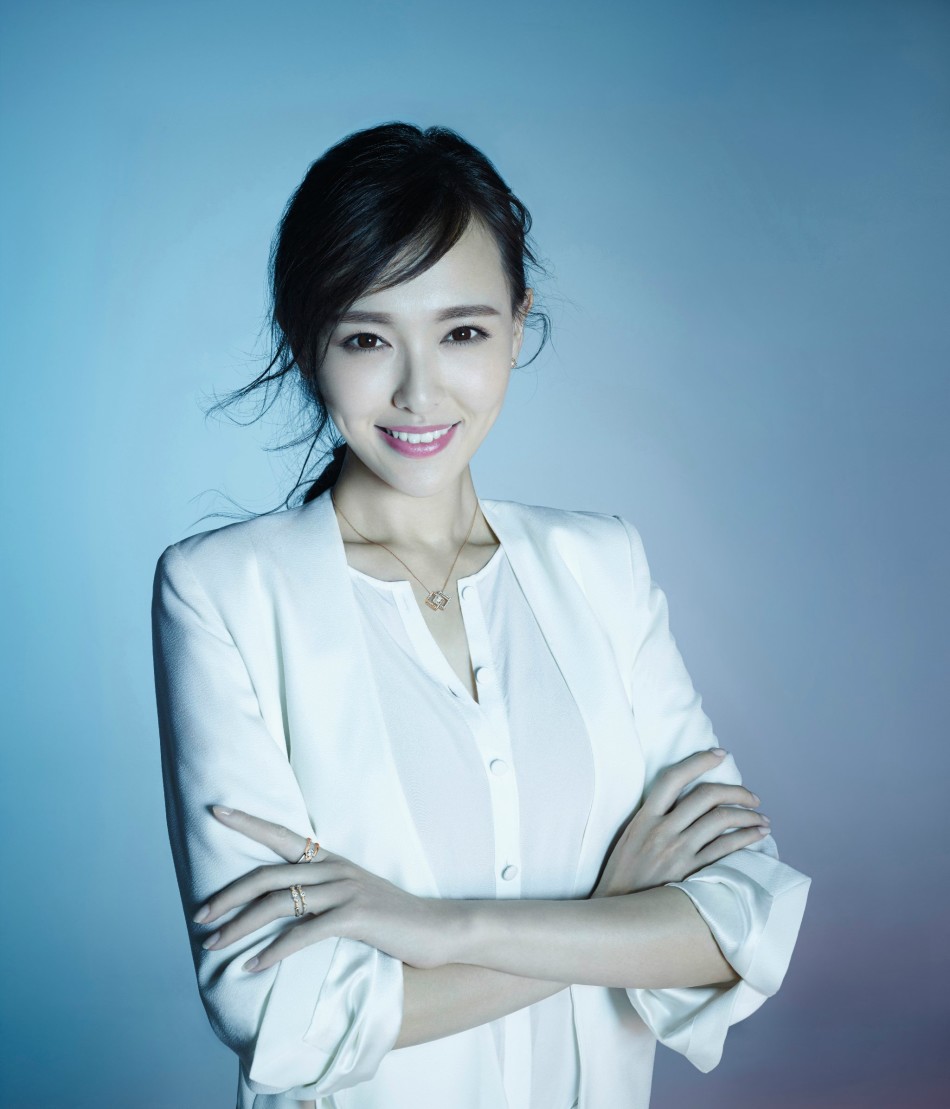 傻白甜专业户唐嫣游戏代言 新形象拍手游广告