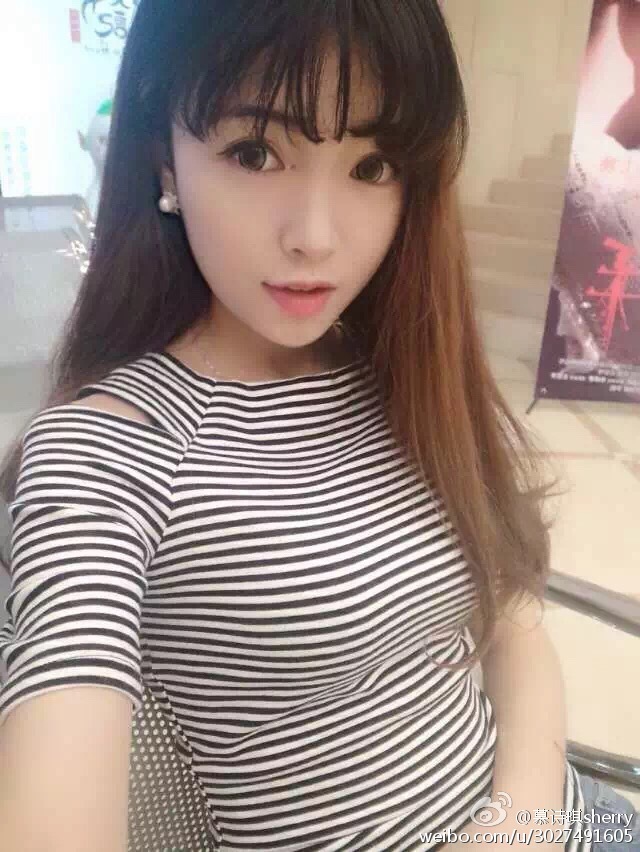 慕诗琪还养了一只叫大头的猫,小编翻了一下她的微博,sherry也是个