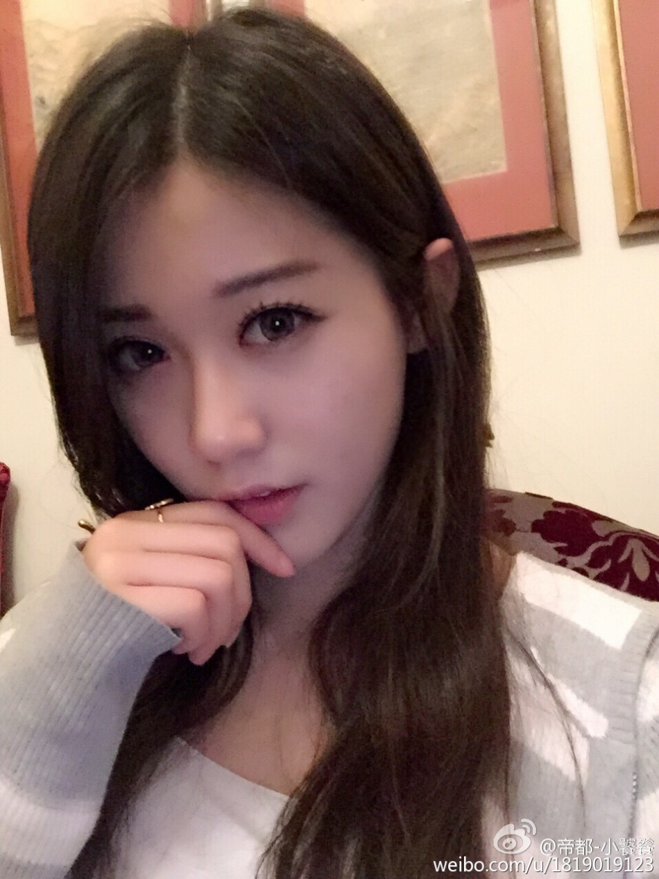 女主播直播将「EDG」纹在胸前_Z攻略-专注于