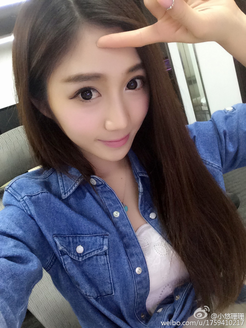 美女主播小悠珊珊加盟电竞比赛