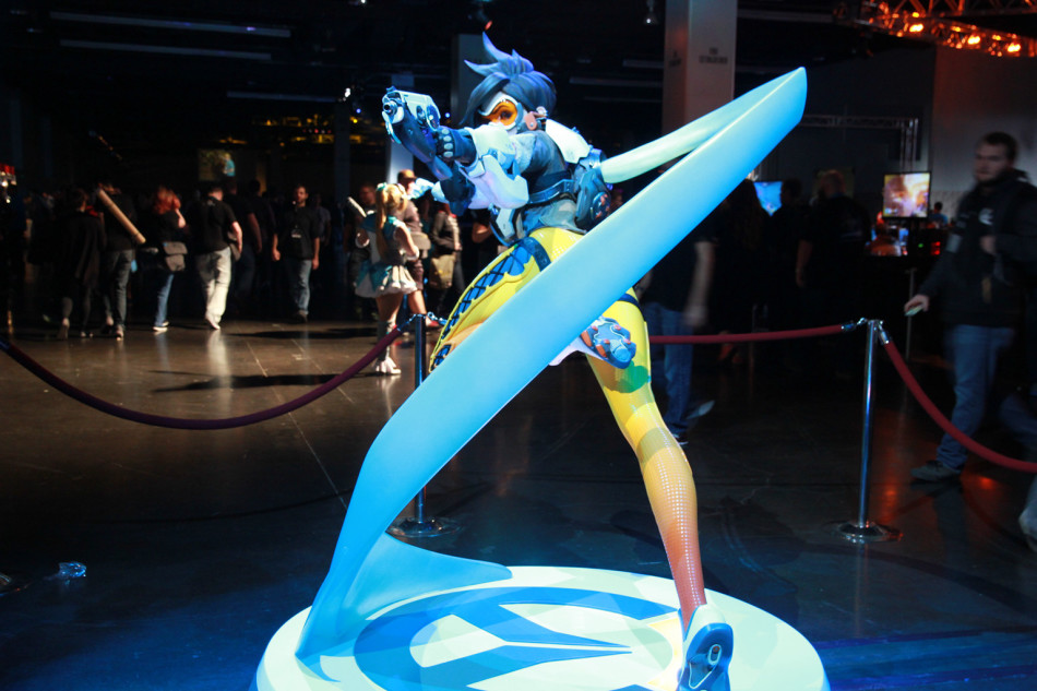 守望先锋猎空者与温斯顿雕塑-手浪游戏专区