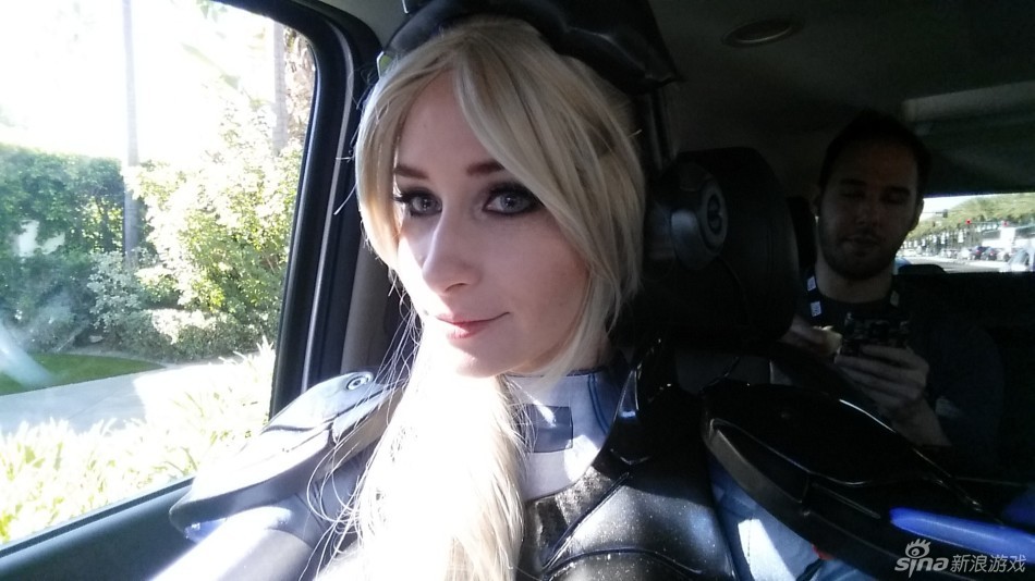 美女打造《星际争霸2》诺娃装备 - 新浪游戏