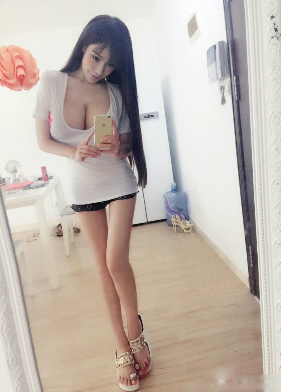 Showgirl乳神金小小参演网剧_Z攻略-专注于游戏攻略的网站