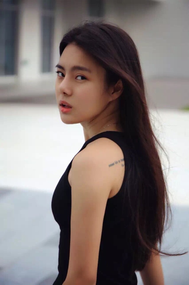 爱玩LOL的佤族美女大学生 - 新浪游戏