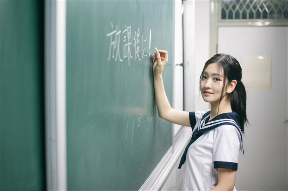 清纯showgirl沈梦瑶晒性感照