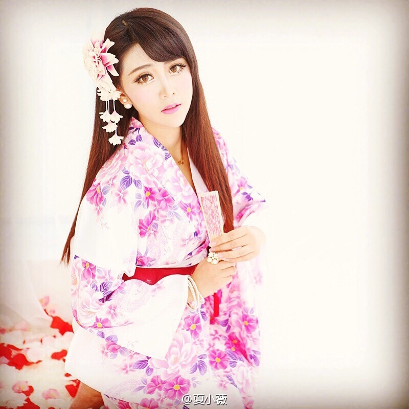 最美女硕士夏小薇晒圣诞写真