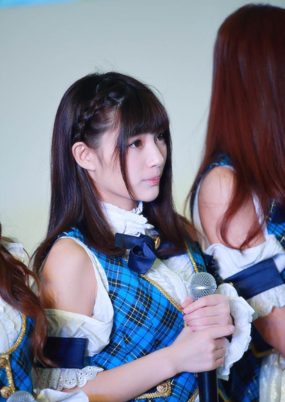 玩家趣图合集 > snh48高颜值美少女爱割草游戏支持