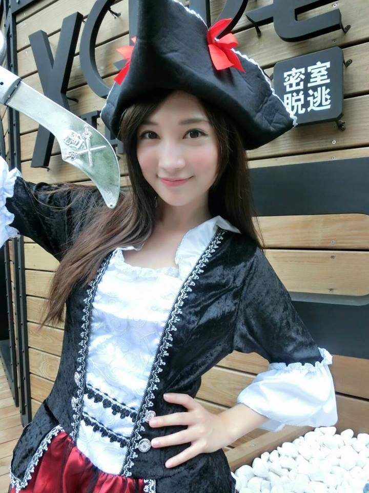 LOL女主播晒比基尼辣照_Z攻略-专注于游戏攻