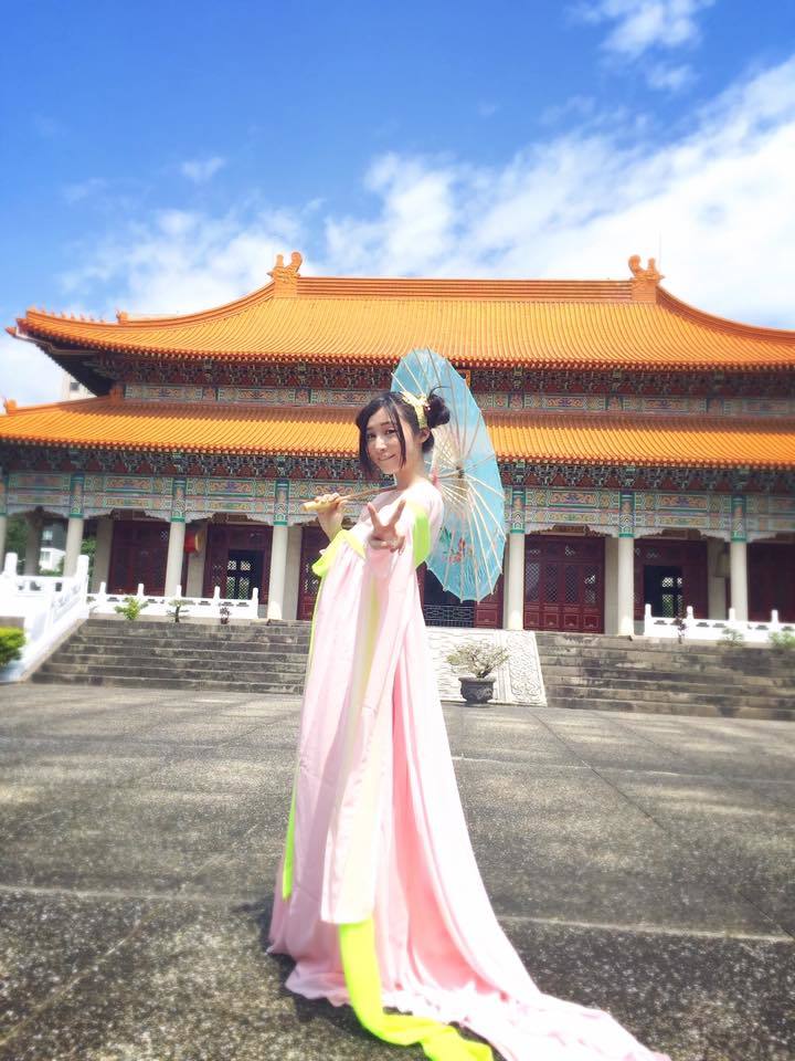 LOL女主播晒比基尼辣照_Z攻略-专注于游戏攻