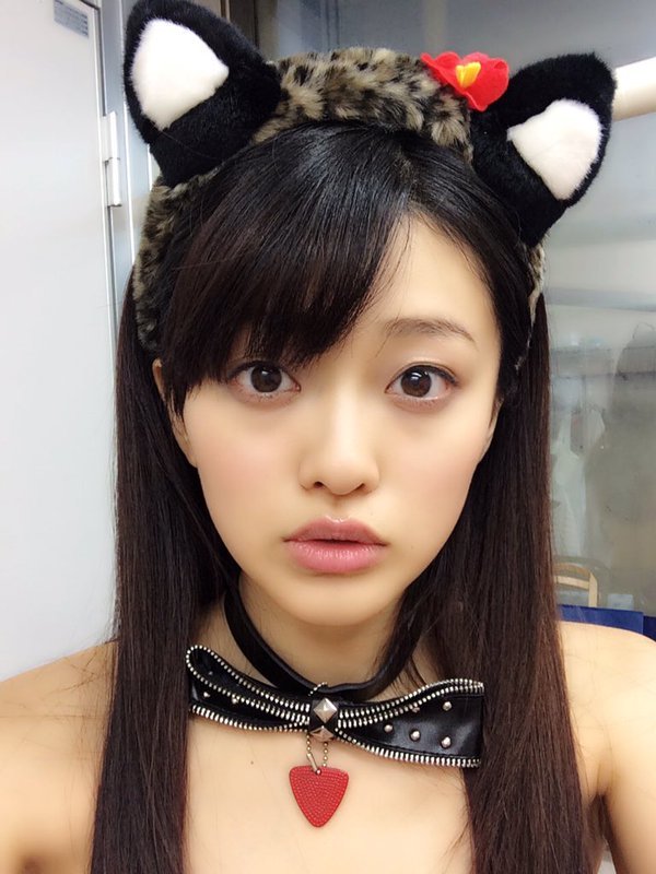 清纯少女眼神迷离翘唇性感_Z攻略-专注于游戏