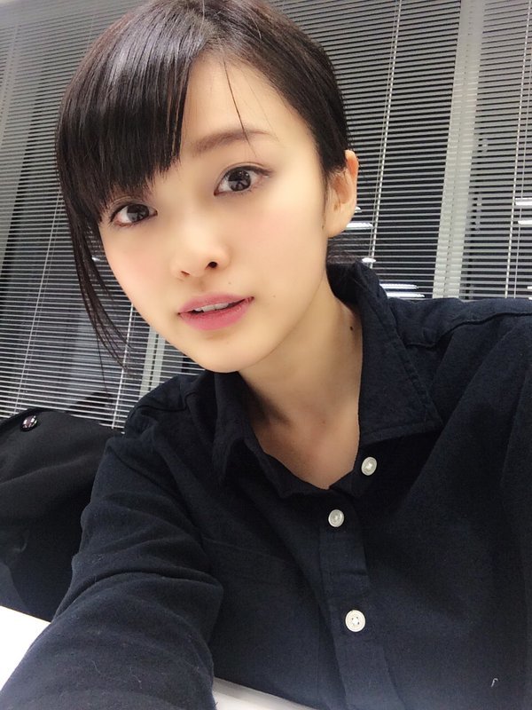 清纯少女眼神迷离翘唇性感_Z攻略-专注于游戏