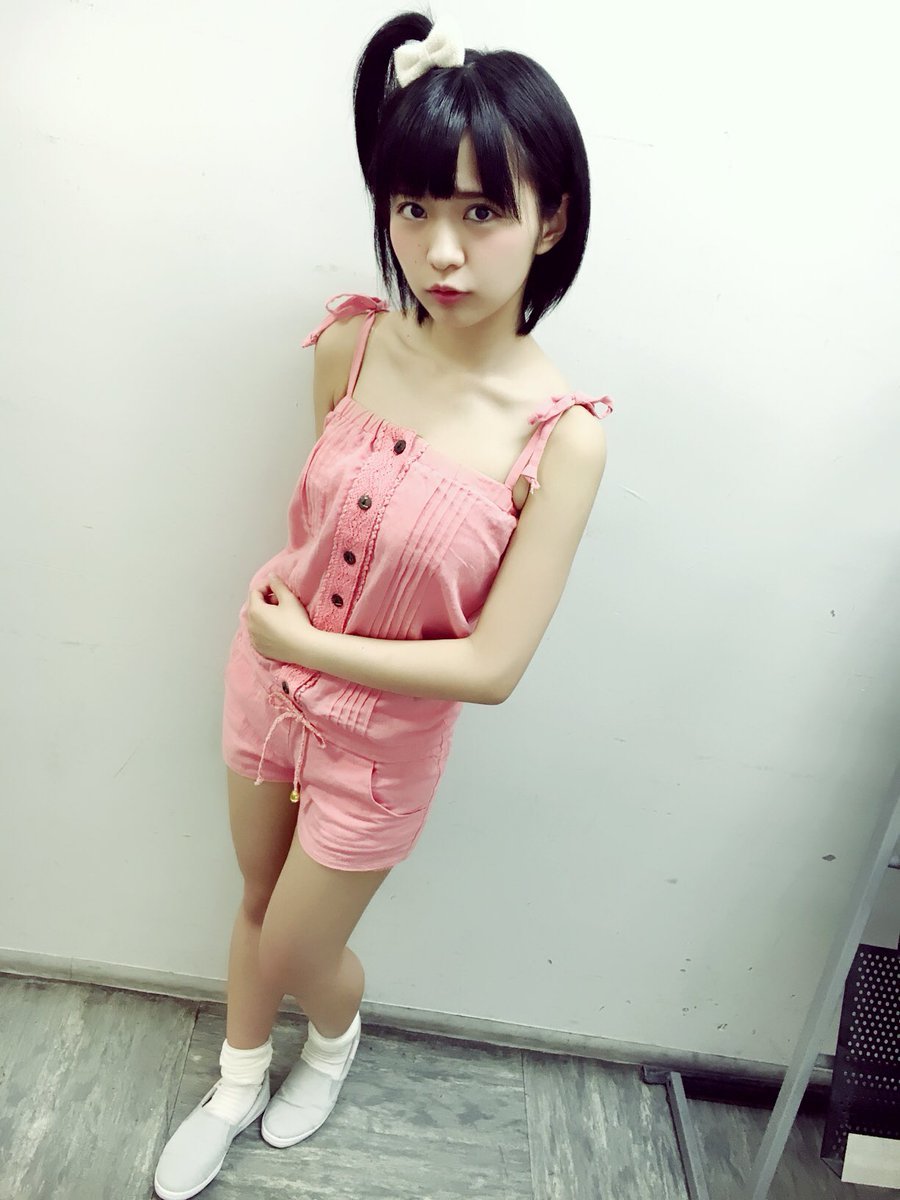 少女偶像最爱比卡丘 身材超诱惑