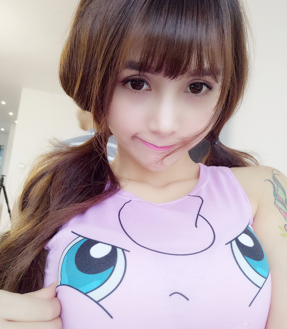 多日不见更胸了美女lol主播夏美酱晒性感私照