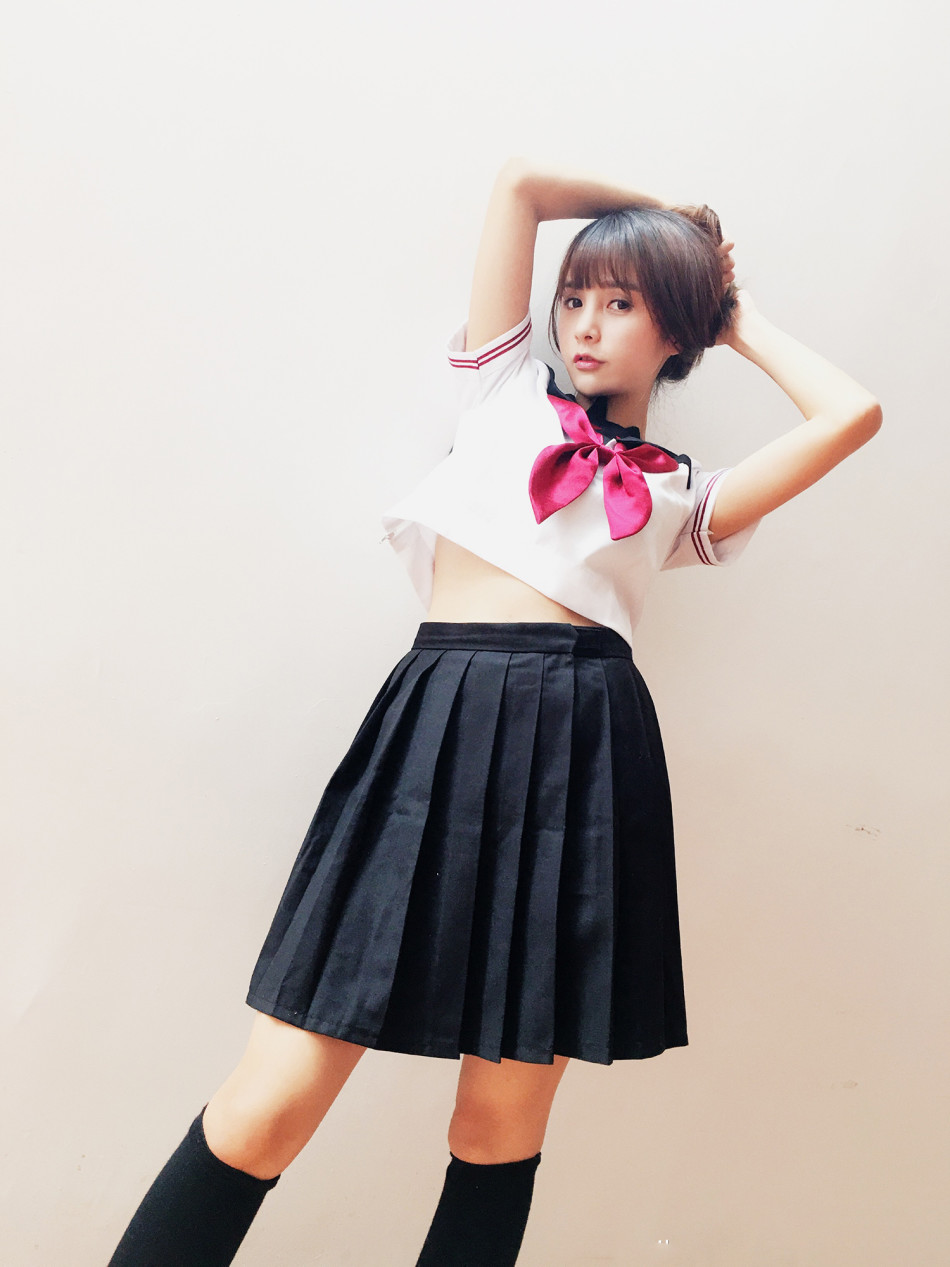 多日不见更胸了 正妹LOL主播夏美酱晒性感私