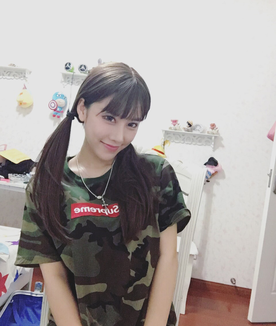 美女主播大尺度cos lol英雄