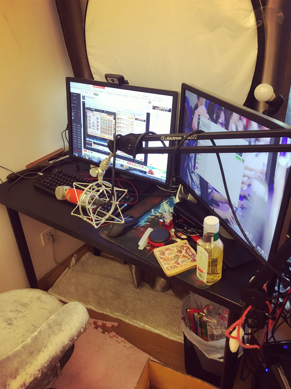 游戏网红节主播直播环境曝光