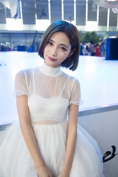 红节妹子欣赏:短发干练的游戏showgirl赵亚楠_