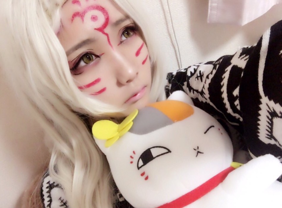 18岁就这么胸 11区美少女爱玩游戏还是音游大