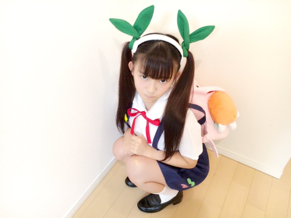 美少女偶像cos小学生神还原(6)