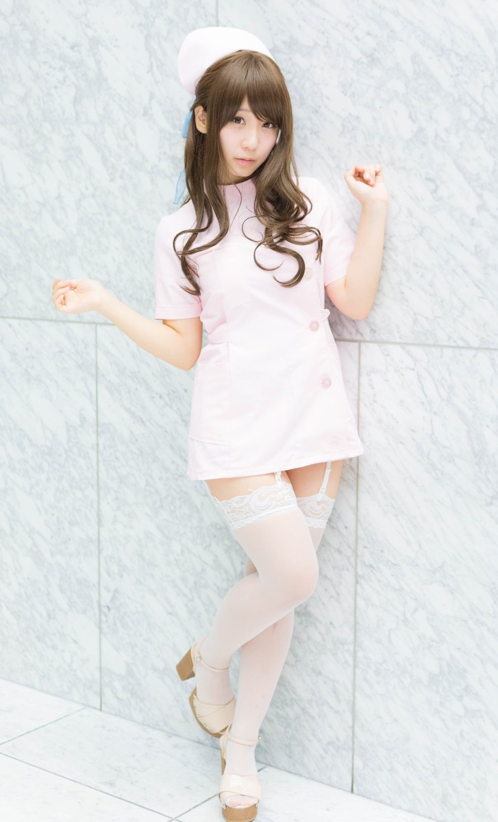 丝毫不惧走光 清纯coser挑战史上最短护士服(11)