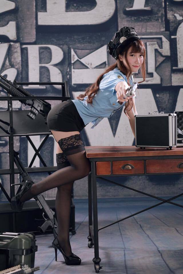 身材爆好的长腿萌妹 台湾性感showgirl晒私照(13)