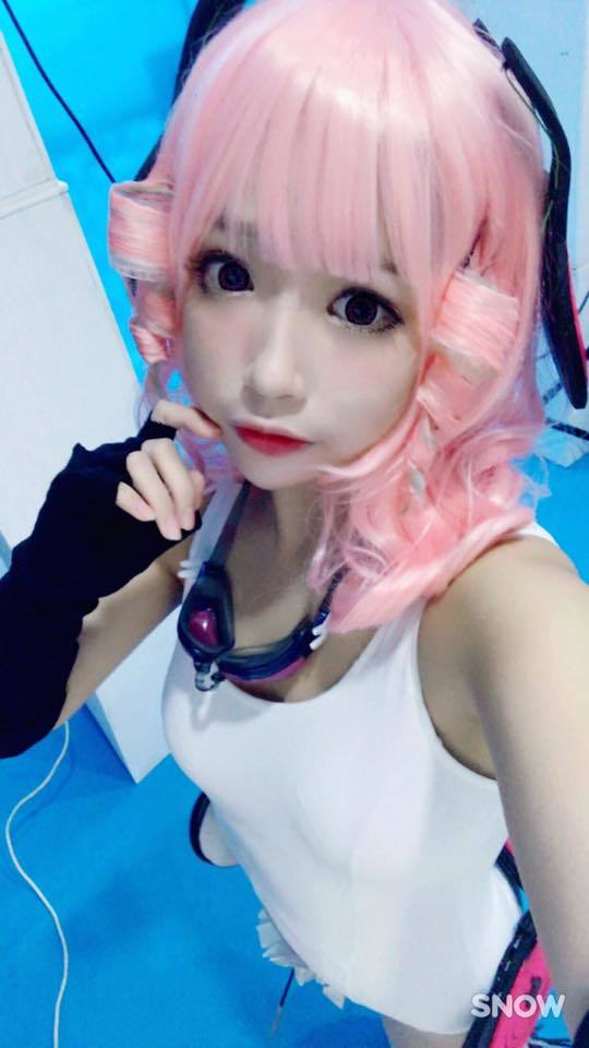 深藏不露 软萌coser泳装写真
