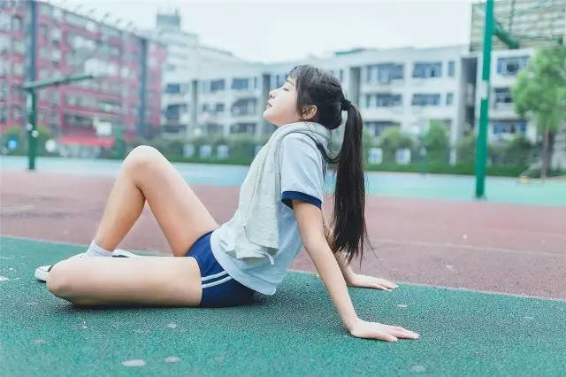 17岁高中生女主播清纯写真(13)
