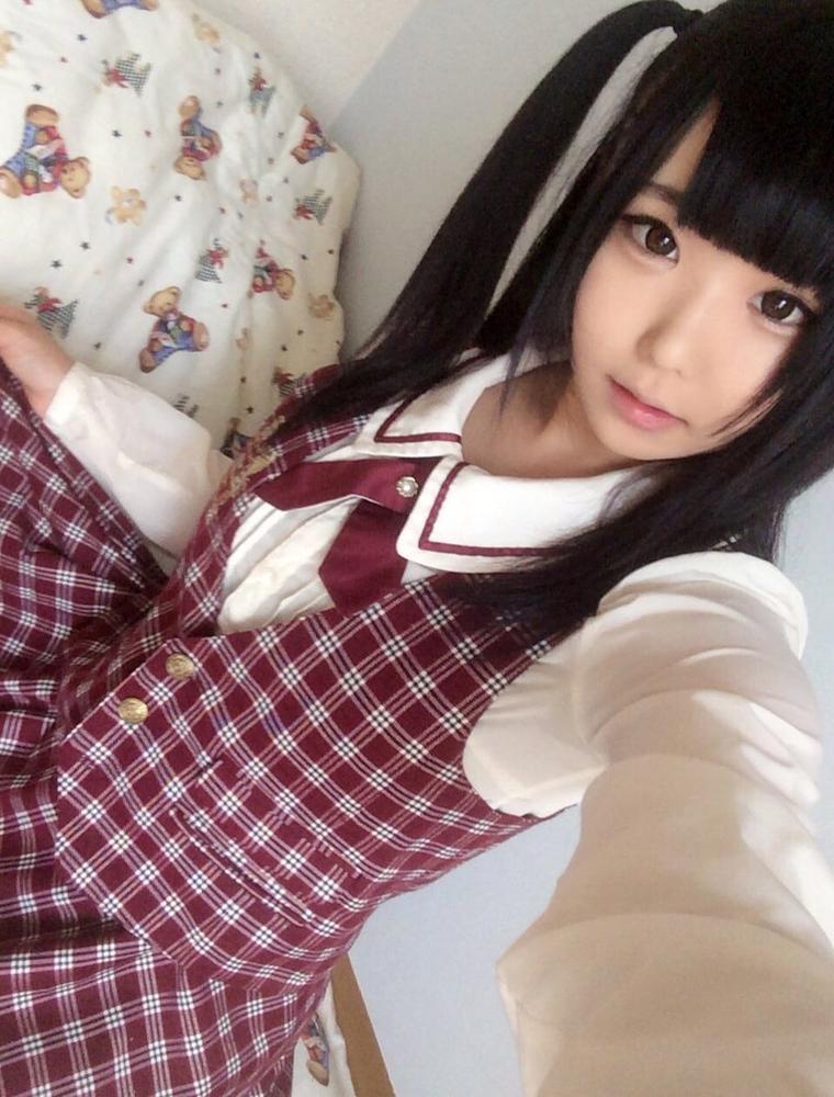 19岁美女coser被窝录短视频(11)