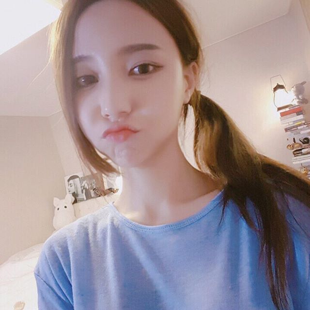 南韩女主播晒性感自拍 长腿美胸身材不得了_Z