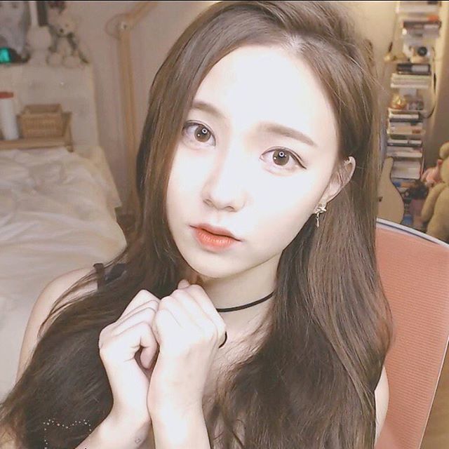 南韩女主播晒性感自拍 长腿美胸身材不得了_Z