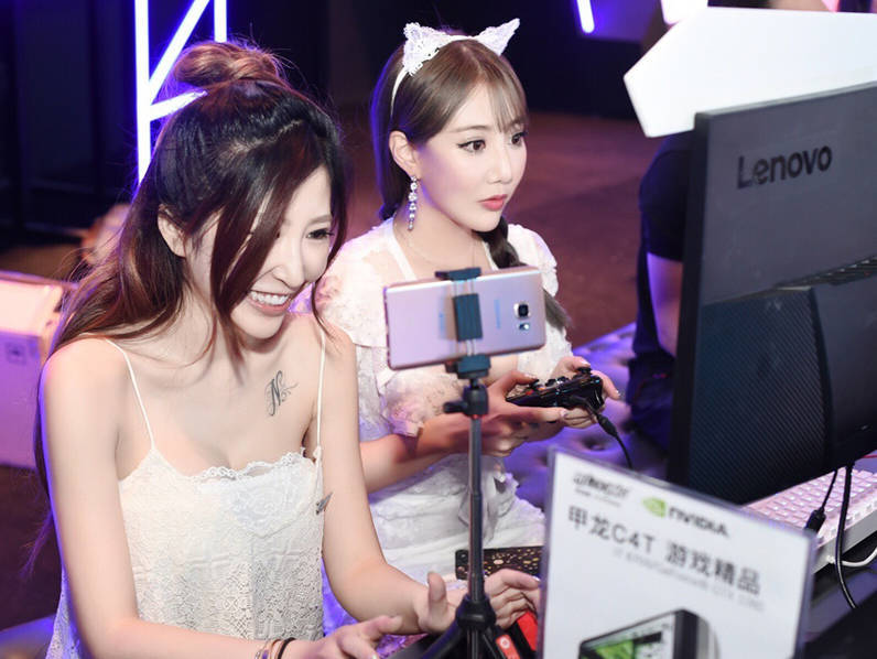 LOL解说贝拉近照:「球王」还是那么厉害_Z攻略-专注于游戏攻略的网站